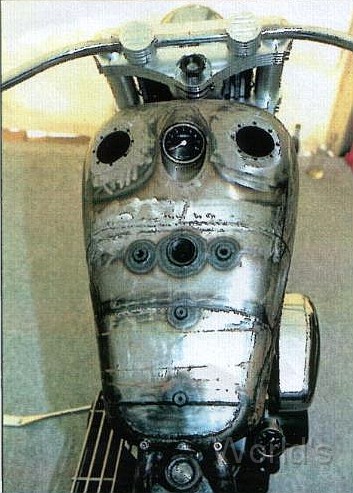 Parts 031.jpg - Öltank+Tacho in Tank integriert